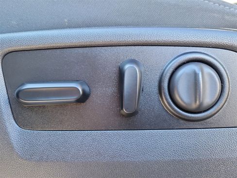 Used 2021 Chevrolet Silverado 1500 LT image 18