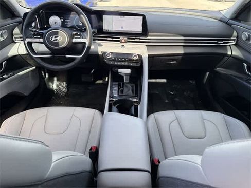 Certified 2025 Hyundai Elantra Limited image 12