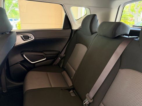 Used 2025 Kia Soul LX w/ LX Technology Package FWD image 34