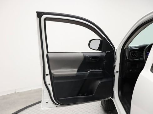 Certified 2018 Toyota Tacoma SR image 16