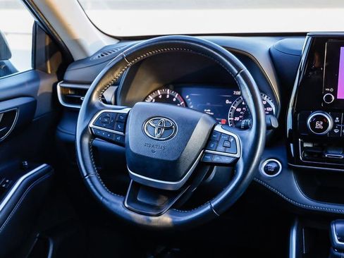 Used 2024 Toyota Highlander LE image 18