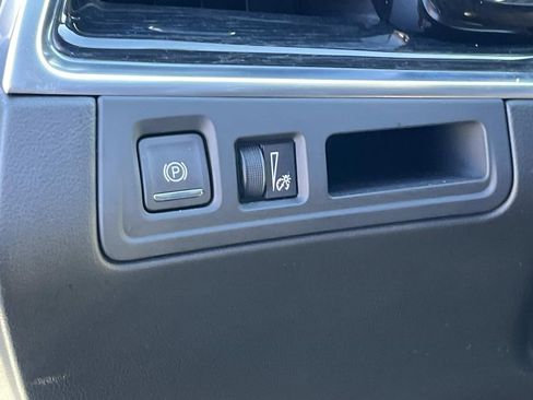 Certified 2025 Cadillac XT5 Premium Luxury image 27