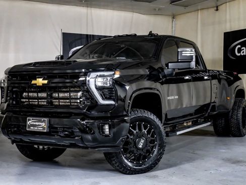 Used 2024 Chevrolet Silverado 3500 LTZ w/ LTZ Convenience Package image 5