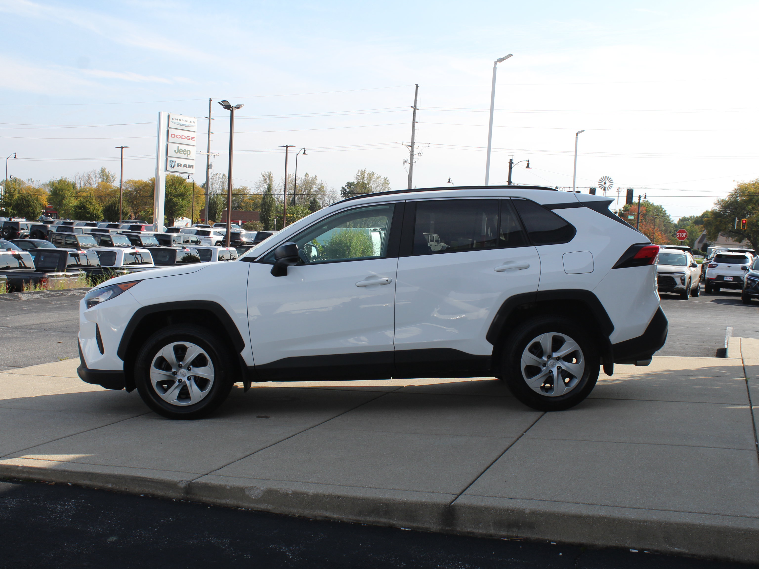 Used 2021 Toyota RAV4 LE AWD/4WD image 14
