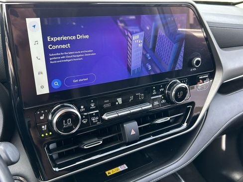 Used 2023 Toyota Highlander Limited image 14