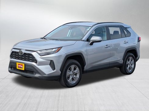Used 2025 Toyota RAV4 XLE AWD/4WD image 3