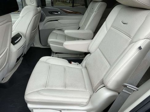 Used 2022 Cadillac Escalade Sport Platinum image 12