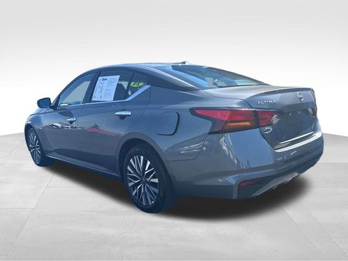 Used 2025 Nissan Altima 2.5 SV FWD image 3