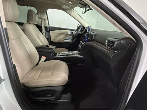 Used 2023 Ford Explorer Limited w/ Limited Technology Package AWD/4WD image 30
