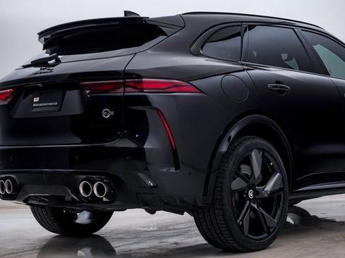Used 2025 Jaguar F-PACE SVR image 12