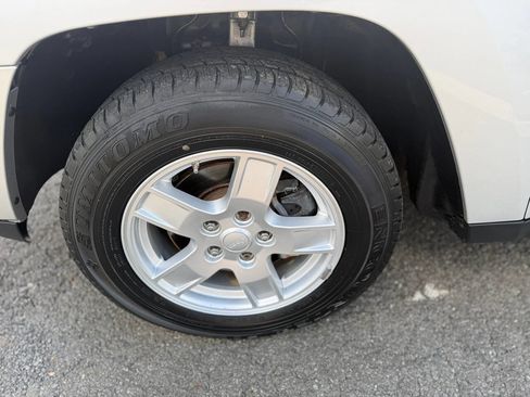 Used 2005 Jeep Grand Cherokee Laredo image 11