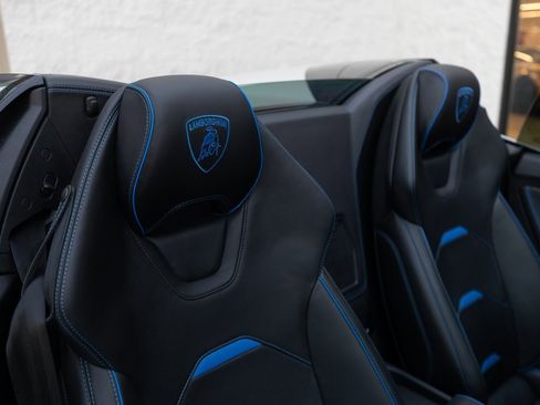 Used 2020 Lamborghini Huracan EVO image 25