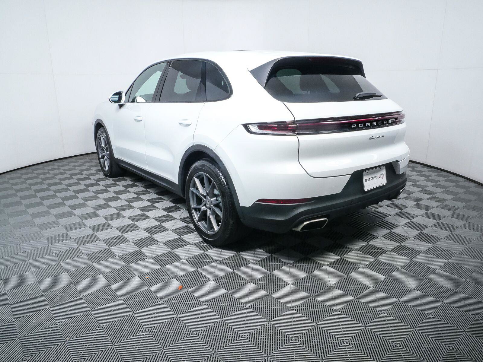 Certified 2024 Porsche Cayenne AWD/4WD image 3