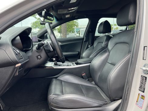 Used 2020 Kia Stinger GT1 RWD image 16