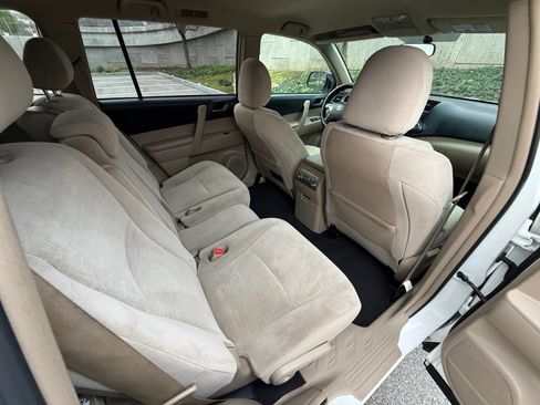 Used 2011 Toyota Highlander 2WD w/ Tech Pkg image 42