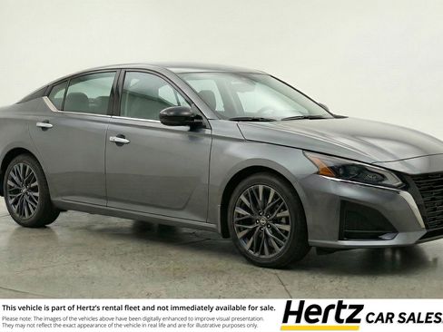 Used 2025 Nissan Altima 2.5 SV image 1