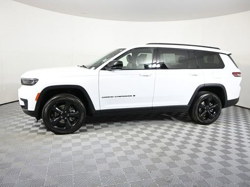 Used 2023 Jeep Grand Cherokee L Laredo AWD/4WD image 2