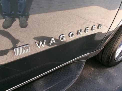 Used 2022 Jeep Wagoneer Series II w/ Premium Group I AWD/4WD image 34