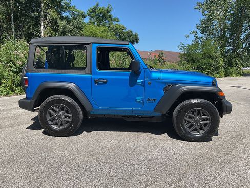 Used 2026 Jeep Wrangler Sport AWD/4WD image 4