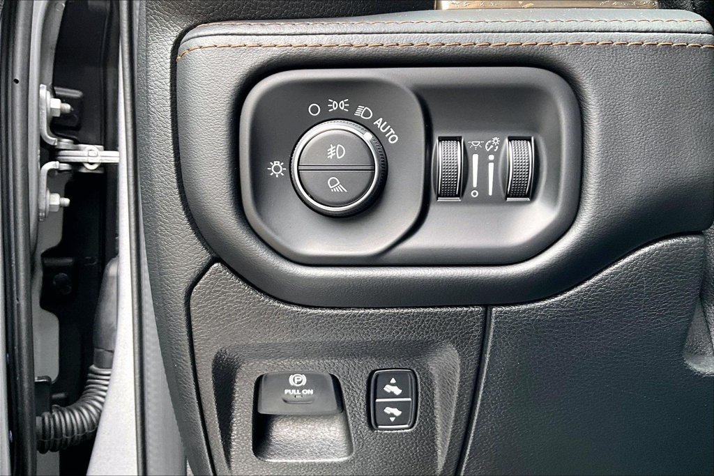 Used 2022 RAM 1500 Limited AWD/4WD image 17