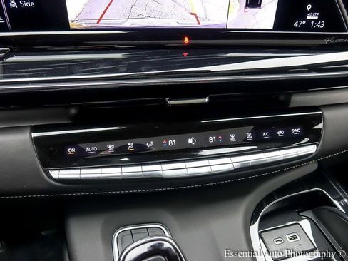 Used 2024 Cadillac Escalade V w/ LPO, ONYX Package image 21