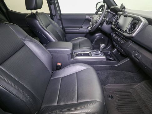 Used 2022 Toyota Tacoma TRD Off-Road w/ TRD Premium Off Road Package AWD/4WD image 20