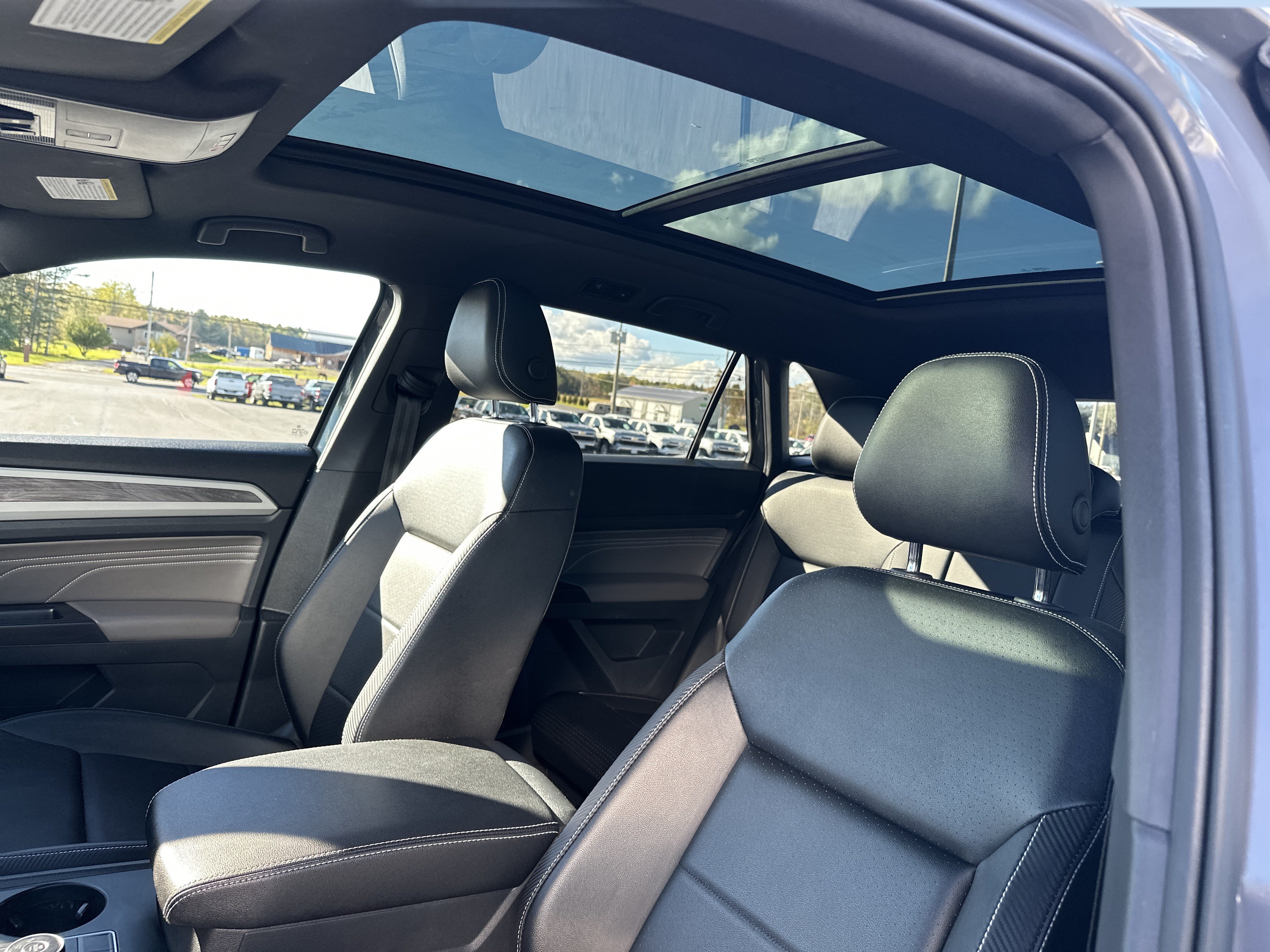 Used 2021 Volkswagen Atlas Cross Sport SE w/ Panoramic Sunroof Package AWD/4WD image 9