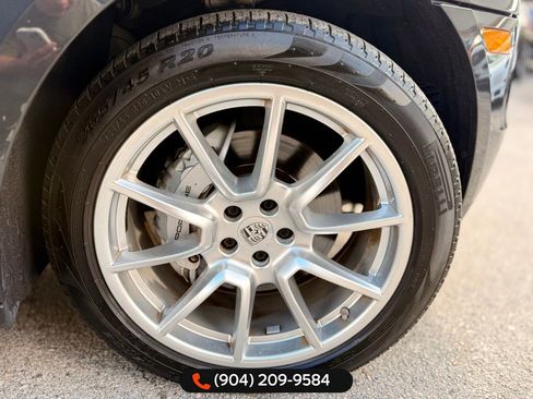 Used 2018 Porsche Macan S image 17