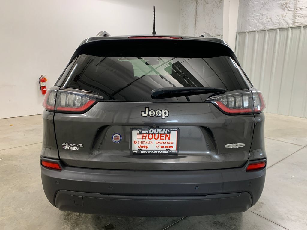 Used 2019 Jeep Cherokee Latitude Plus AWD/4WD image 5