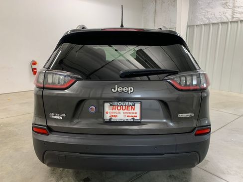 Used 2019 Jeep Cherokee Latitude Plus AWD/4WD image 5