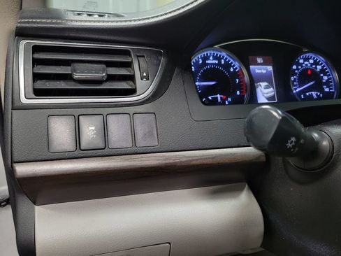 Used 2016 Toyota Camry LE FWD image 25