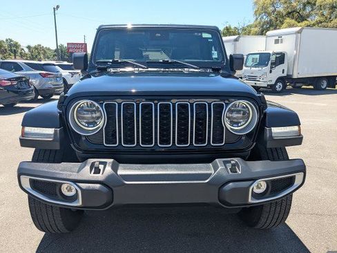 Used 2025 Jeep Wrangler Unlimited Sahara AWD/4WD image 9