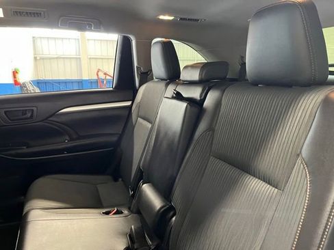 Used 2015 Toyota Highlander Plus AWD/4WD image 18