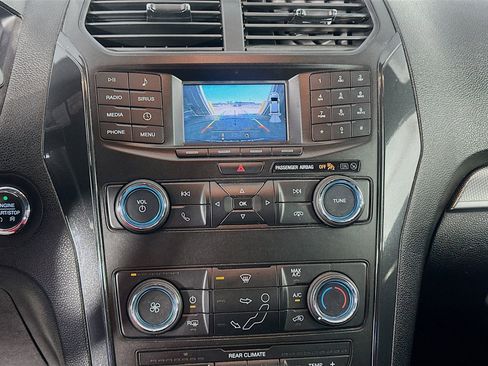 Used 2019 Ford Explorer XLT FWD image 13