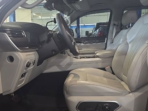 Used 2022 Jeep Wagoneer Series III image 3