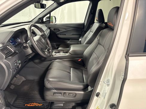 Certified 2025 Honda Passport TrailSport image 3