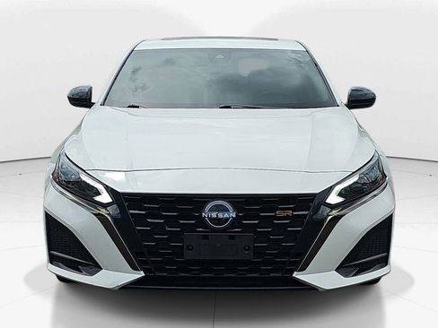 Used 2023 Nissan Altima 2.5 SR w/ SR Premium Package FWD image 12