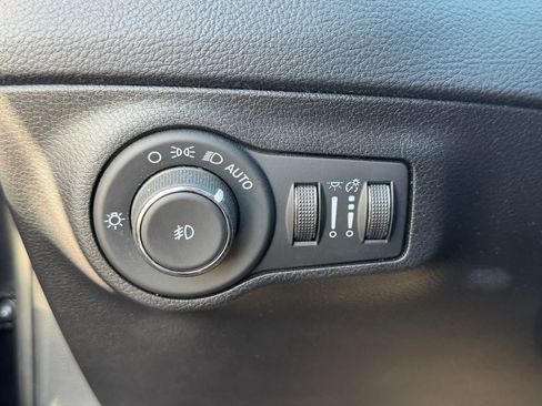 Used 2021 Jeep Compass Latitude w/ Sun and Sound Group FWD image 6