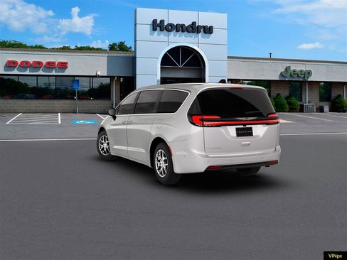 New 2026 Chrysler Pacifica Select image 5