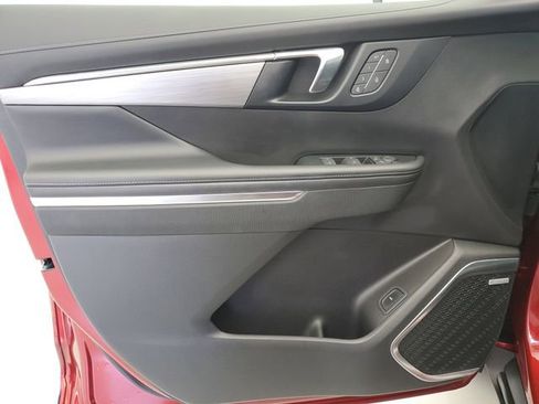 Used 2025 Buick Enclave Preferred w/ Power Package image 22