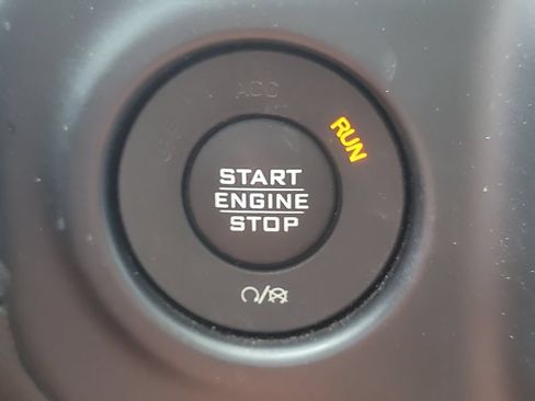 Used 2019 Jeep Wrangler Sport AWD/4WD image 24
