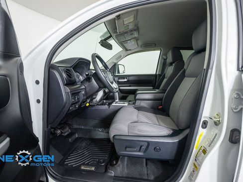 Used 2017 Toyota Tundra SR5 w/ SR5 Upgrade Package AWD/4WD image 11