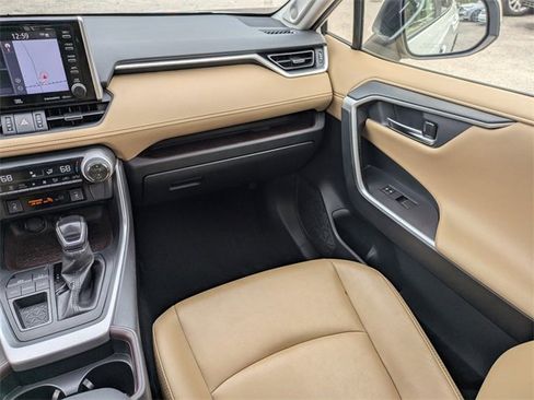 Used 2020 Toyota RAV4 Limited image 21