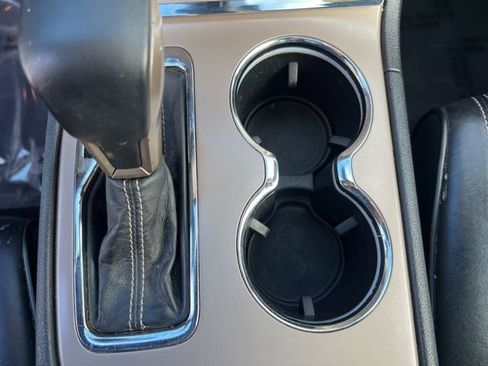 Used 2017 Jeep Grand Cherokee Overland image 32