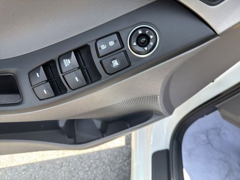 Used 2014 Hyundai Elantra SE FWD image 11