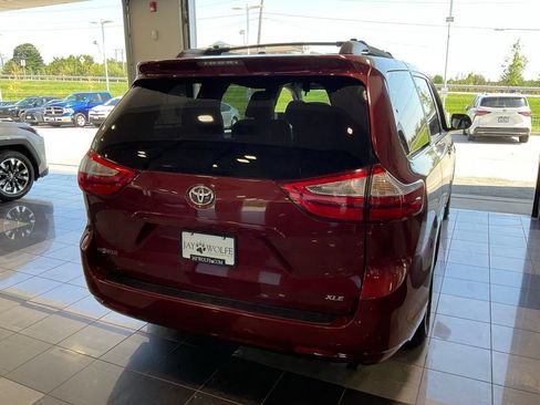 Used 2015 Toyota Sienna XLE FWD image 5