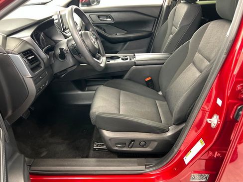 Used 2024 Nissan Rogue SV AWD/4WD image 17