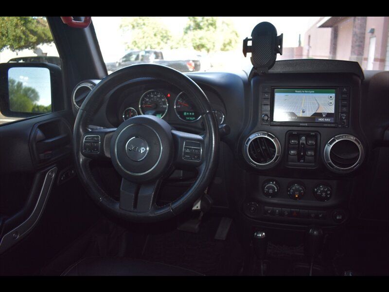 Used 2017 Jeep Wrangler Unlimited Rubicon w/ Connectivity Group AWD/4WD image 28