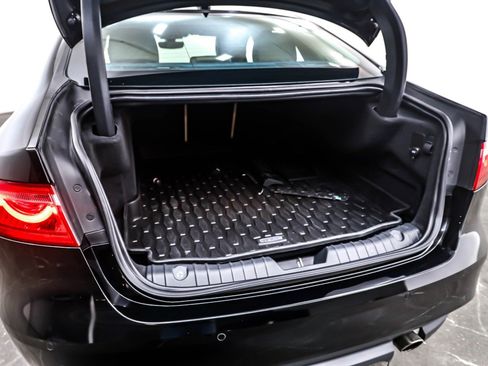 Used 2020 Jaguar XF Prestige image 22