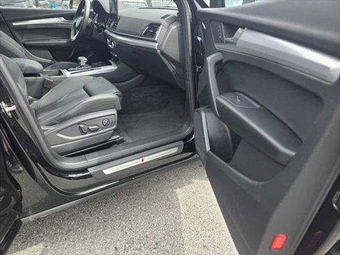 Certified 2025 Audi Q5 2.0T Premium image 10